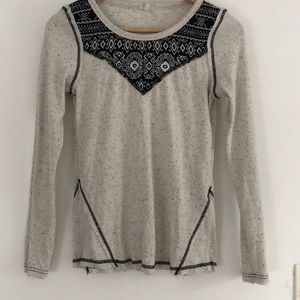 Soft long sleeve with Aztec print! 🌻